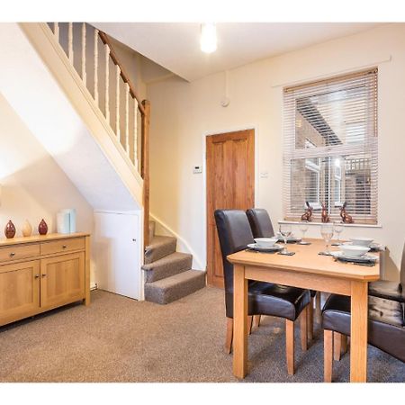 Beautiful 2 Bed With Free Parking - Pass The Keys Apartman York Kültér fotó