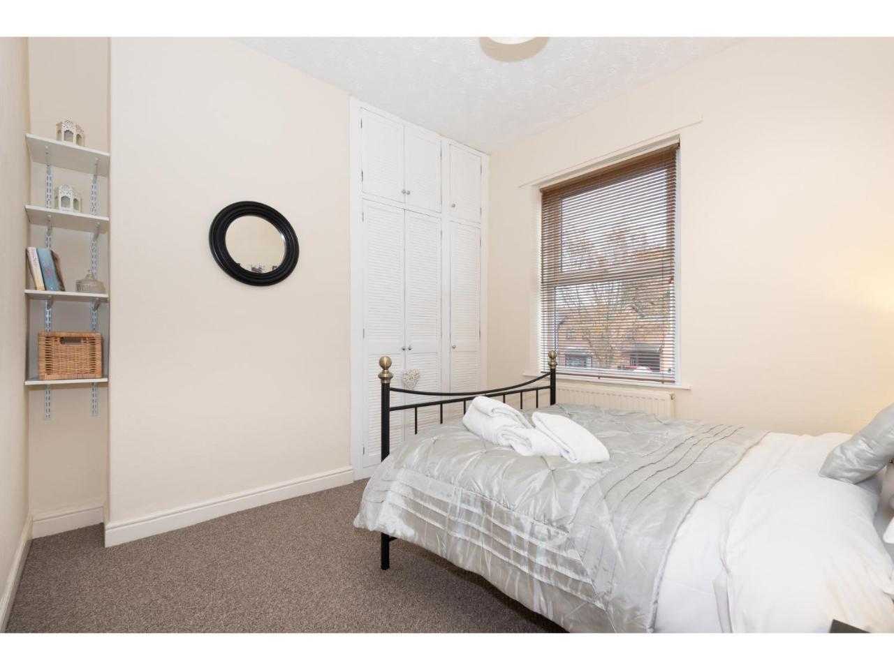 Beautiful 2 Bed With Free Parking - Pass The Keys Apartman York Kültér fotó