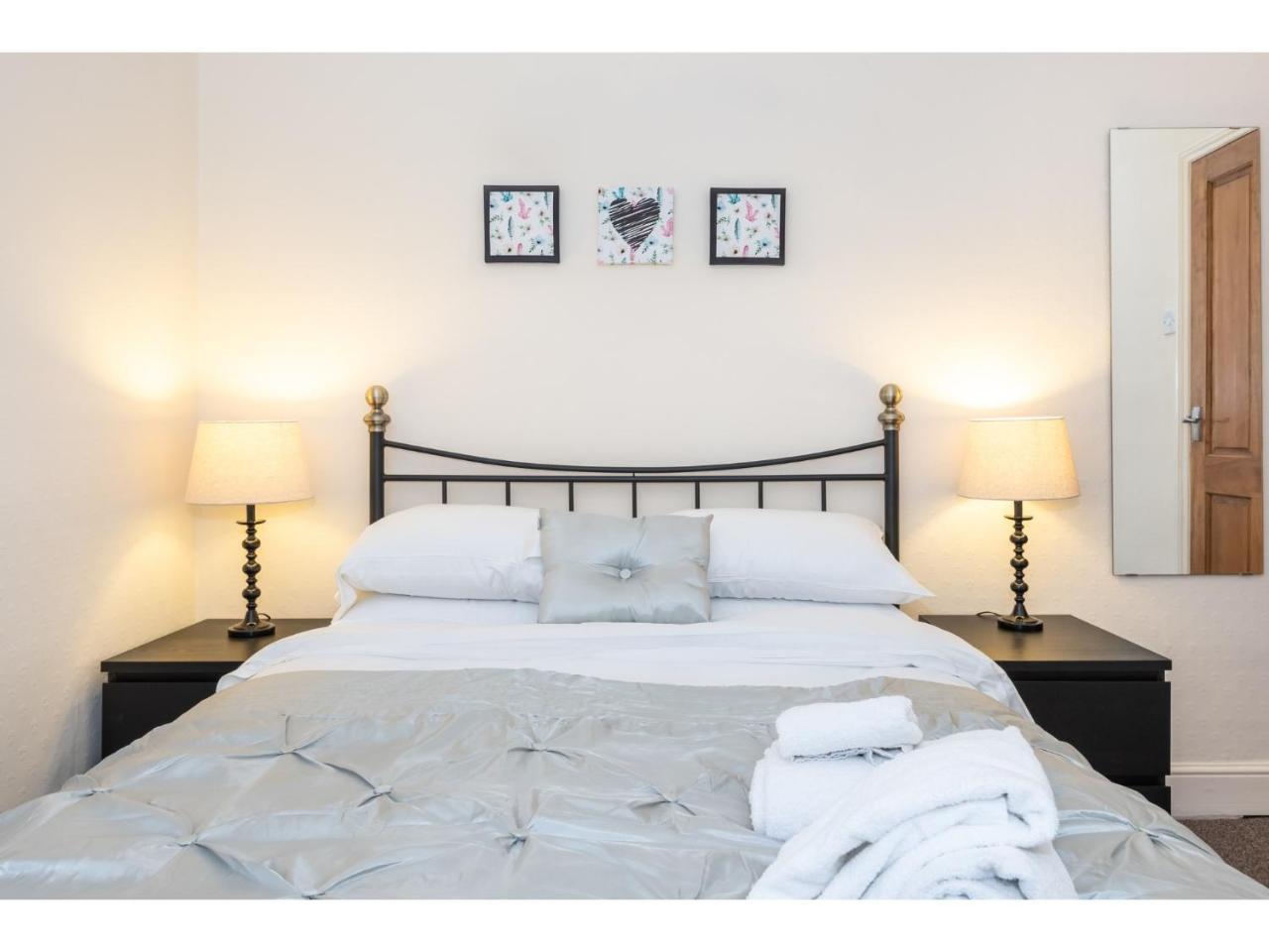 Beautiful 2 Bed With Free Parking - Pass The Keys Apartman York Kültér fotó