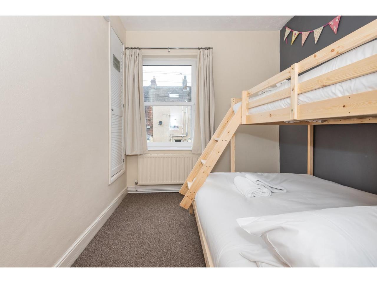 Beautiful 2 Bed With Free Parking - Pass The Keys Apartman York Kültér fotó