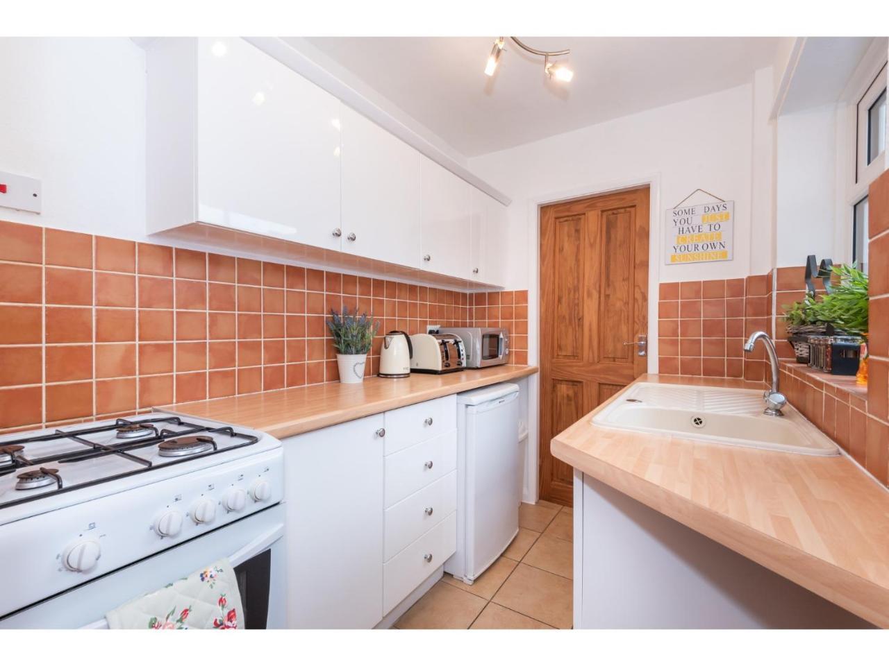 Beautiful 2 Bed With Free Parking - Pass The Keys Apartman York Kültér fotó